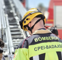 Bomberos de Badajoz se preparan para intervenir en accidentes de tráfico