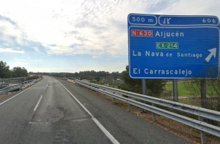 Un conductor herido al salirse de la carretera y chocar contra el pilar de un puente en Aljucén