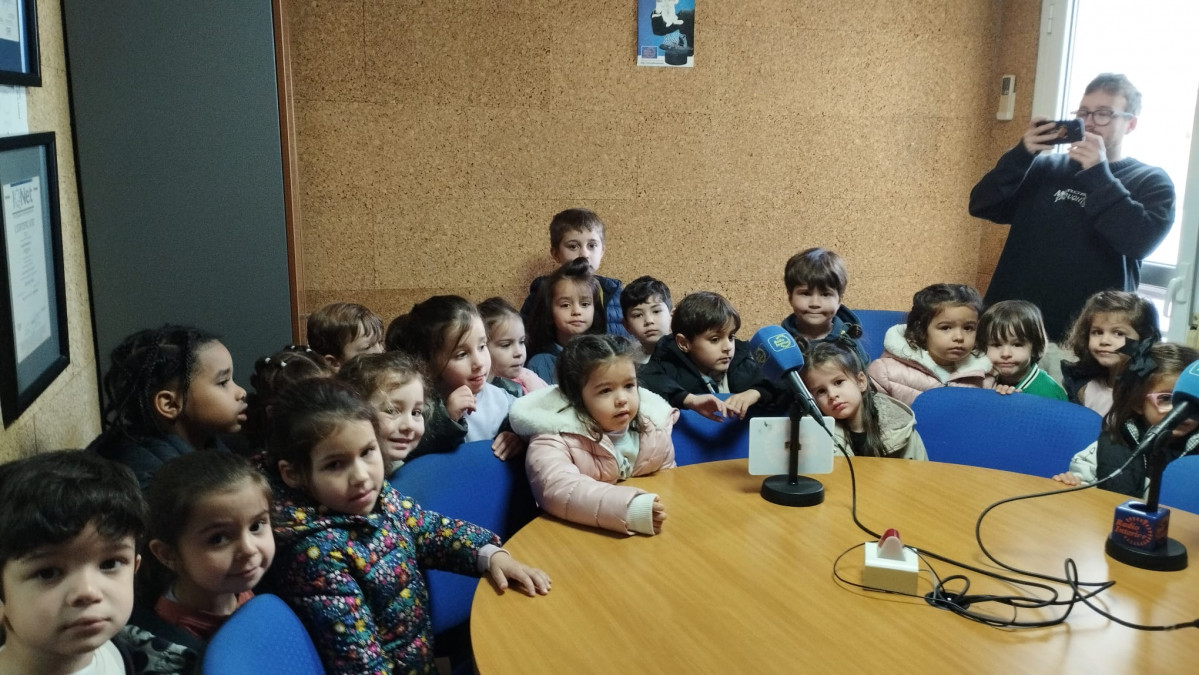 Niños radio interior colegio moraleja
