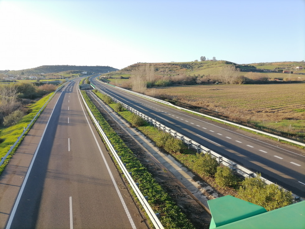 Una niña resulta herida en un accidente en la Ex-A1 a la altura de Coria