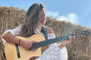 Cáceres celebrará la noche de San Juan con un recital poético musical de Rocío Soto
