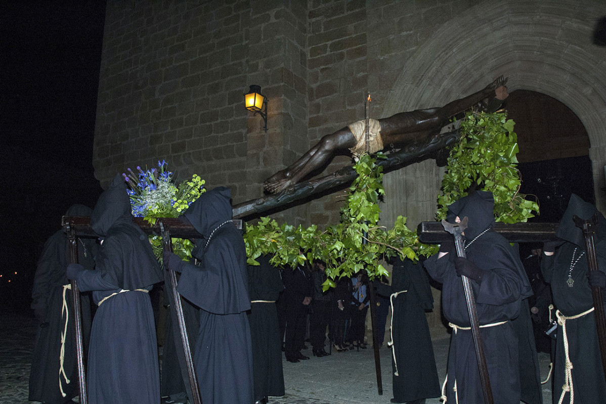 Semana Santa Cáceres. Cristo Negro.  Extremadura turismo