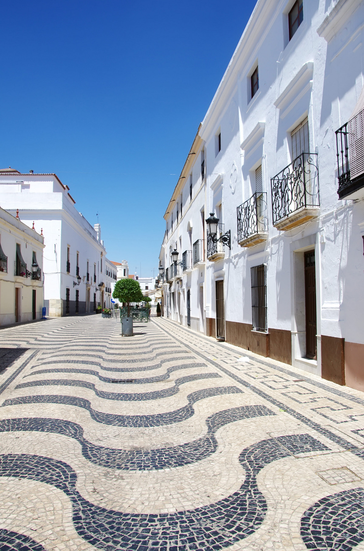 141 141  Calle típica de Olivenza, Foto Ignacio Pires. shutterstock 458986768 (1)