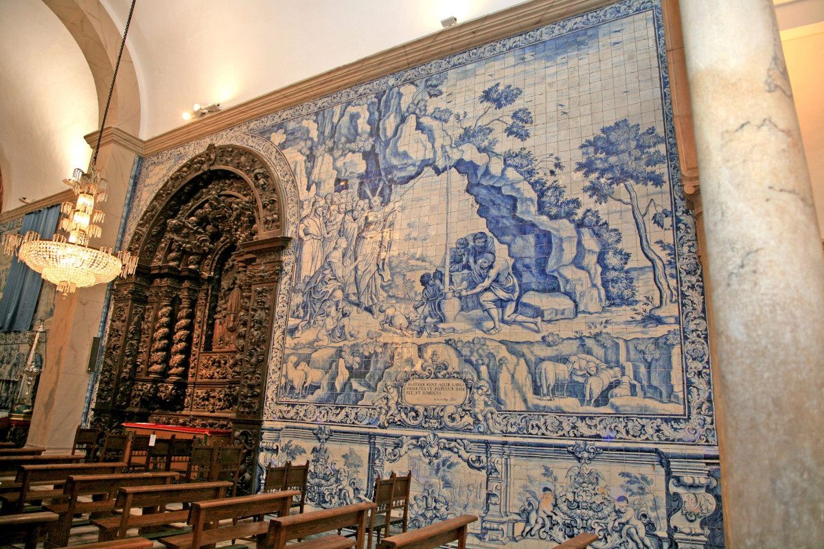 142 143  Azulejos en el interior de la Capilla del Espíritu Santo Olivenza(c) Fotimap Fotógrafos