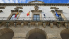 El pendón de San Jorge de Cáceres luce un crespón negro en señal de luto