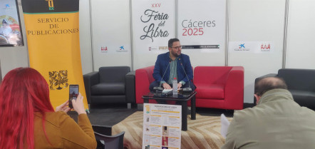 La Feria del Libro de Cáceres destaca la labor investigadora de la Universidad de Extremadura