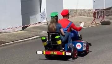 Guadajira calienta motores para su carrera más disparatada: los ‘Autos Locos’