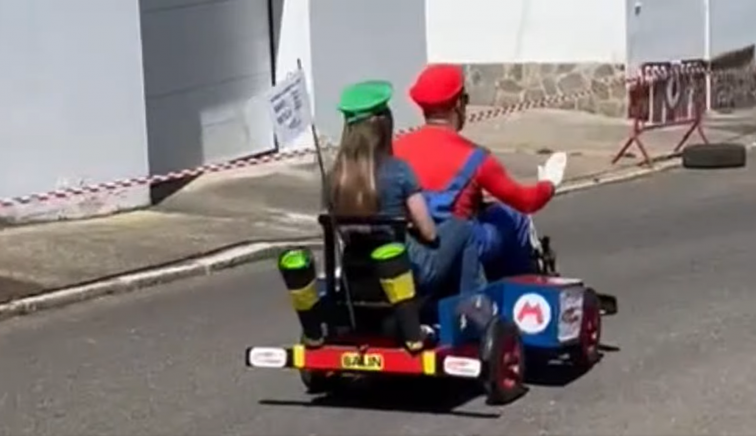 Guadajira calienta motores para su carrera más disparatada: los ‘Autos Locos’