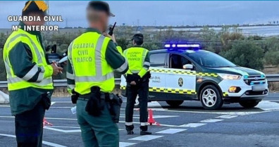 La colisión de dos camiones cerca de Monesterio se salda con una persona herida