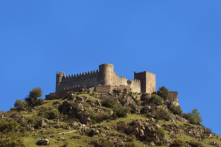 Burguillos se prepara para afrontar la subida a su castillo con 350 corredores
