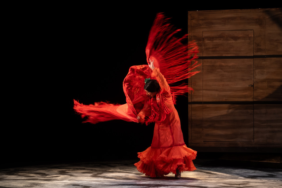 El Murciélago de Wuhan, un viaje flamenco y teatral, cierra su gira en Cabeza del Buey