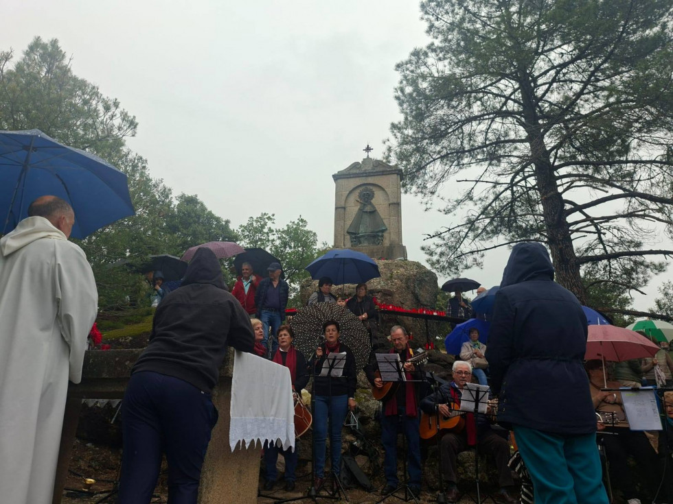 La Romería de Barquilla de Pinares reúne a vecinos en un homenaje a la Virgen de Guadalupe