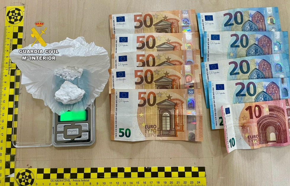 Interceptado un hombre con más de 150 dosis de cocaína en el calcetín y 350 euros