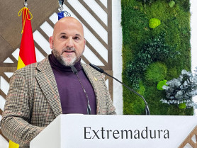 Talayuela apuesta por la innovación con la instalación de farolas inteligentes solares
