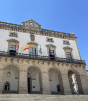 Más de 500 empleados municipales de Cáceres cobran la carrera profesional