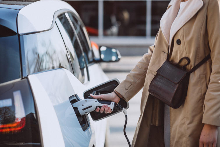 Una treintena de empresas y expertos chinos abordan en Cáceres la movilidad eléctrica