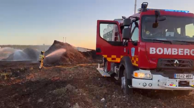 Incendio de madrugada en una planta de biomasa en Miajadas