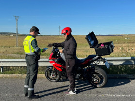 La DGT lanza una campaña para proteger a motoristas, ciclistas y peatones en carretera