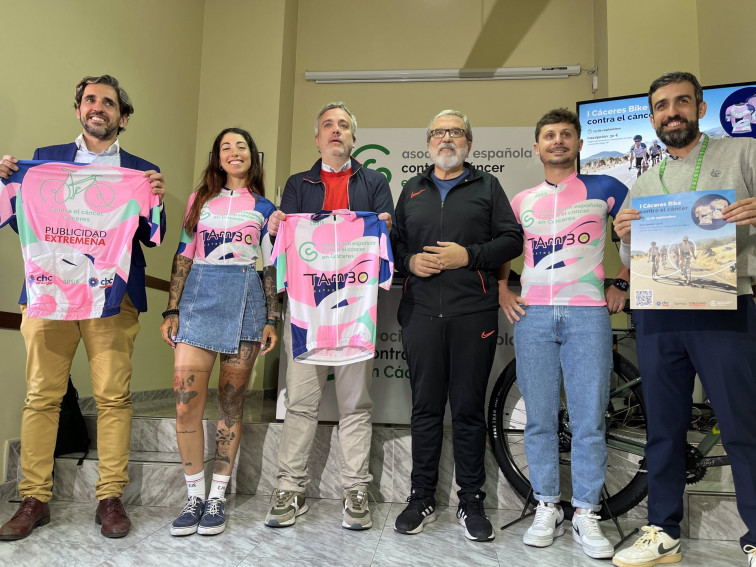 Un reto ciclista en Cáceres apuesta por más investigación contra el cáncer