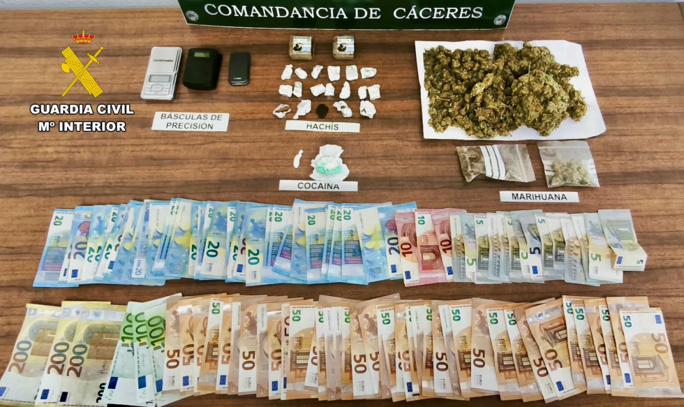 Tras un año de investigación la Guardia Civil detiene a un traficante de drogas en Alcántara