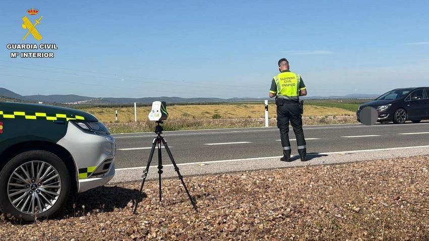 Pillado un conductor a 179 km/h en una vía de 90