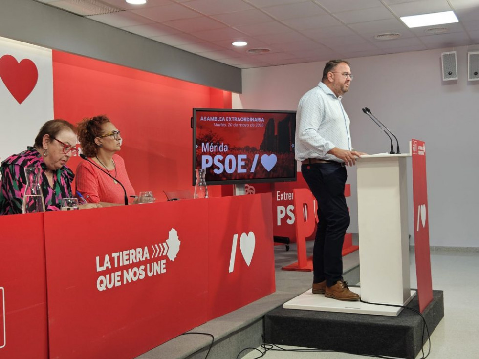 Antonio Rodríguez Osuna es reelegido secretario general del PSOE de Mérida