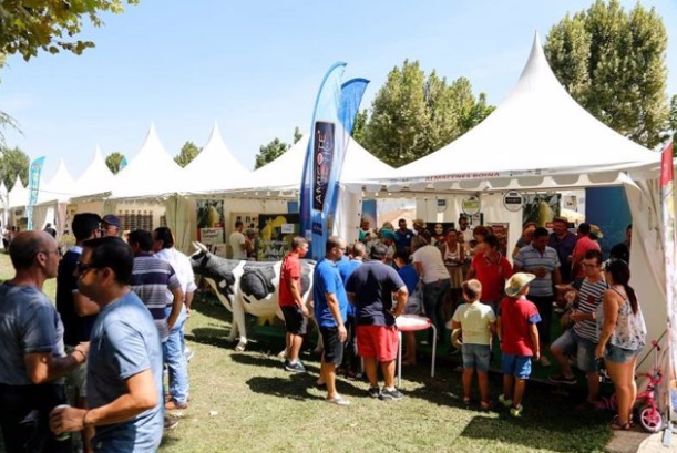 Moraleja anima a las empresas a participar en la Feria Rayana, una cita con miles de visitantes