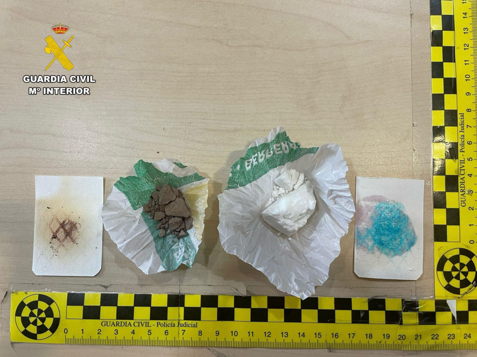 Tira la droga por la ventanilla del coche al verse sorprendido por la Guardia Civil en Navalmoral