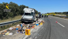 Accidente en la A-1: colisión entre vehículo articulado y furgón provoca corte parcial de la vía