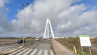 Una joven herida tras sufrir una caída en un patinete eléctrico en el Puente Real de Badajoz
