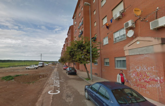 Herido grave un hombre de 64 años al caer mientras subía a un vehículo en Cáceres