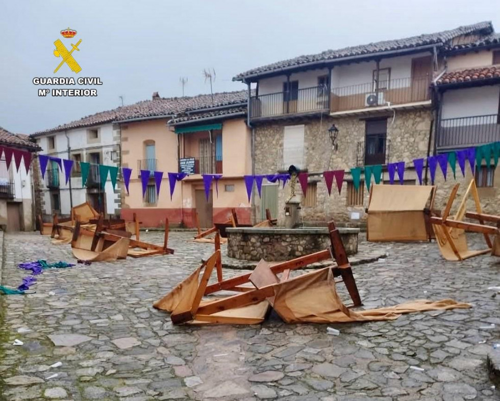 Dos jóvenes destrozan diez puestos del mercado medieval de Guijo de Santa Bárbara
