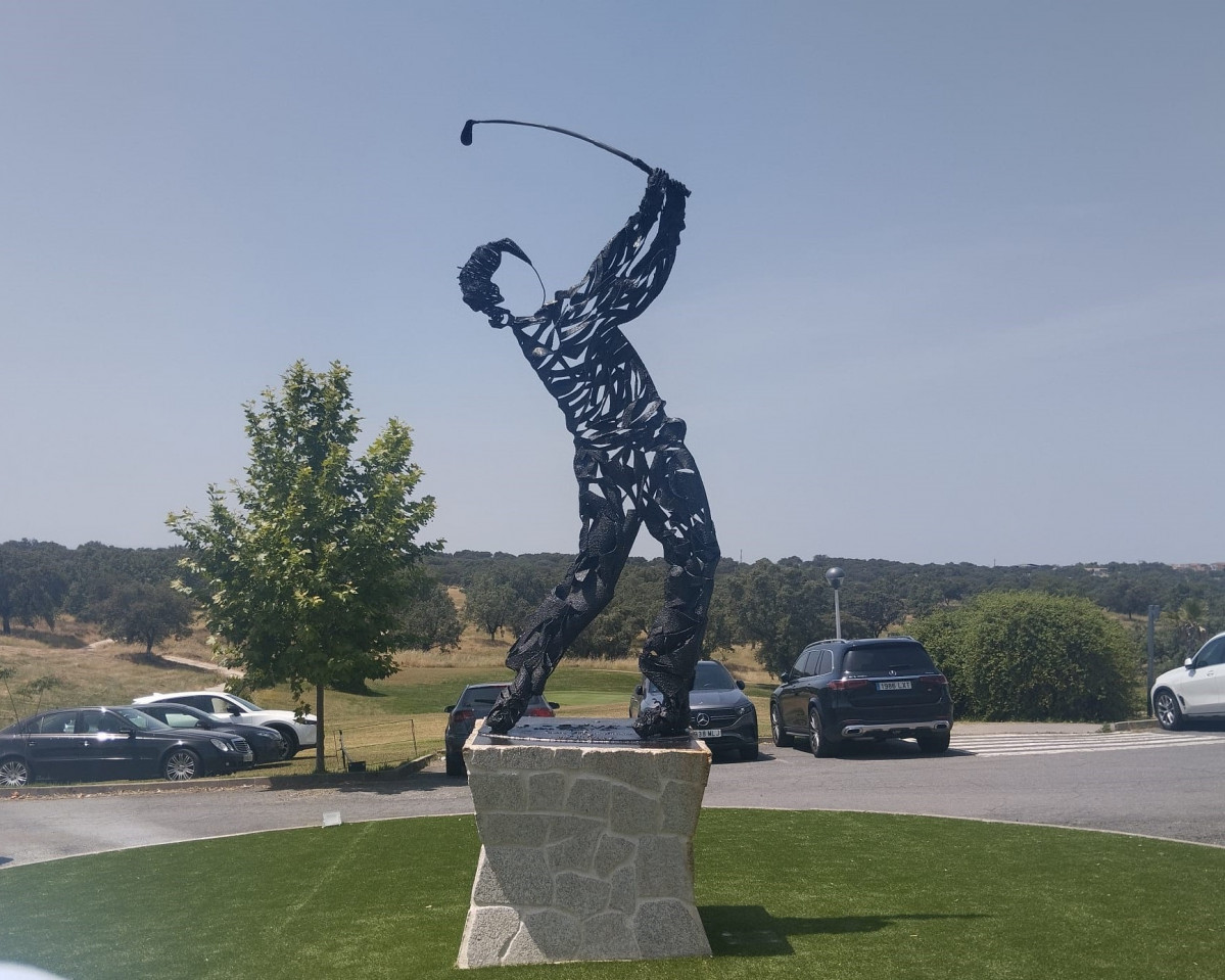 Escultura Severiano Ballesteros campo golf Talayuela