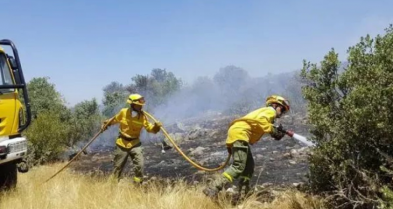 Efectivos del Infoex controlan un incendio en Galisteo
