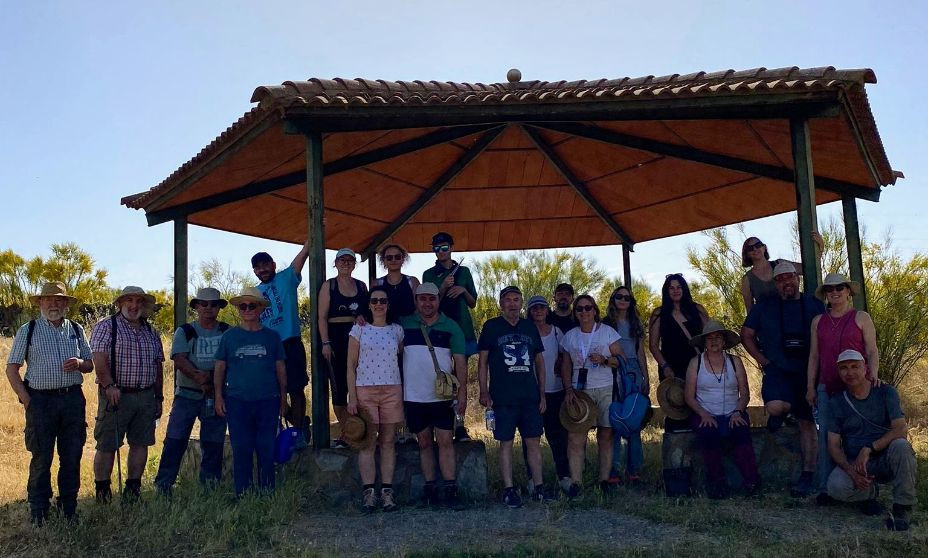 Una veintena de personas participa en una visita guiada al yacimiento de Hornachuelos