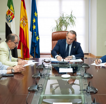 Zamora guarda silencio por las víctimas del atentado de Barcelona 