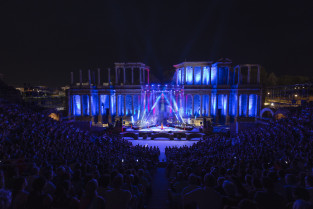 Ana Belén abre por todo lo alto el Stone&Music Festival de Mérida