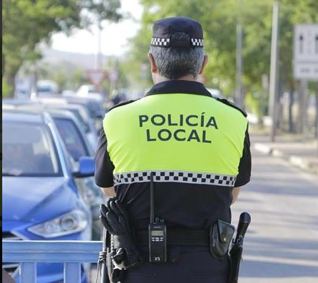 Dejan sólo a la una de la tarde dentro de un coche a un niño de 3 años en plena ola de calor