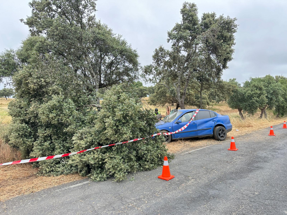 El joven herido en el accidente de Moraleja tiene un trauma craneal y se encuentra hospitalizado