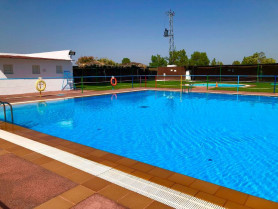 Sale a licitación el bar de la piscina municipal de Puebla de Argeme