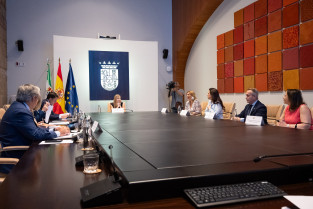 La Junta lanza ayudas para retirar amianto y prevenir caídas laborales en Extremadura