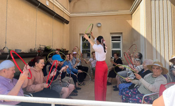 La música llena de vida a los mayores de Moraleja en un proyecto de bienestar emocional