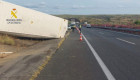 Herido un hombre de 49 años tras volcar con un trailer en la A-66