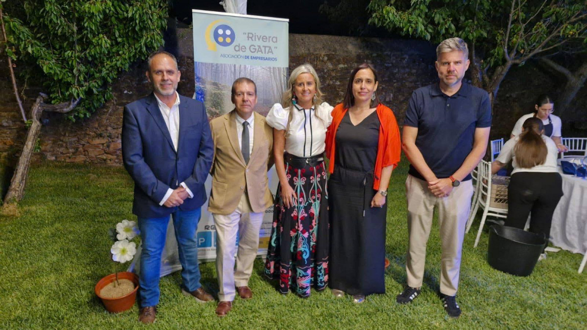 Cena de gala de los 25 au00f1os de Arigata en Perales del Puerto (1)