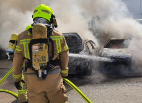 El incendio de un vehículo en Acebo moviliza a los bomberos de Coria