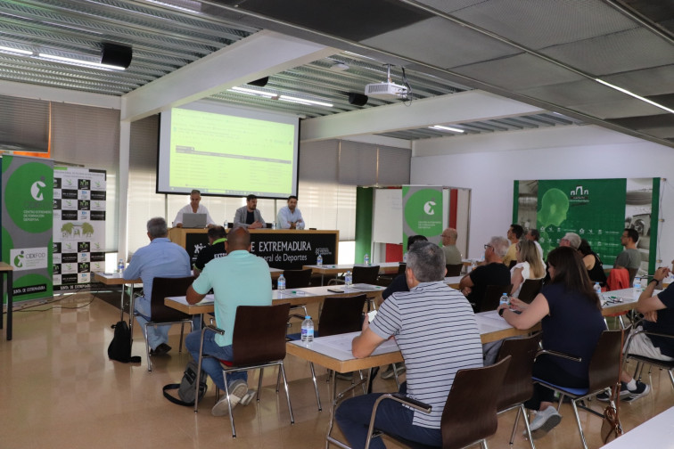 Una jornada en Cáceres organiza y regula la formación deportiva en la región
