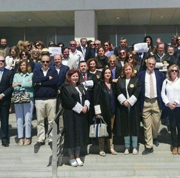 Zamora guarda silencio por las víctimas del atentado de Barcelona 