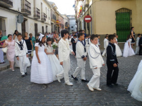 Cáceres se prepara para celebrar el Corpus Christi con los niños de Primera Comunión