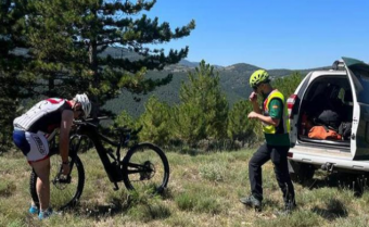 La Guardia Civil encuentra a un ciclista extraviado en una zona forestal de Hervás