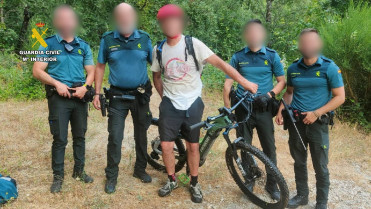 La Guardia Civil encuentra a un ciclista extraviado en una zona forestal de Hervás